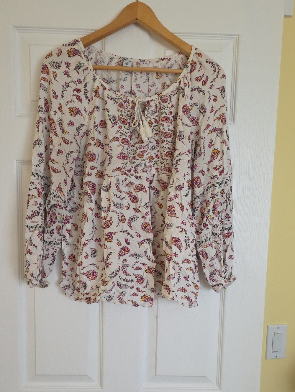 Old Navy Cream Floral Peasant Tunic with Tassel Tie